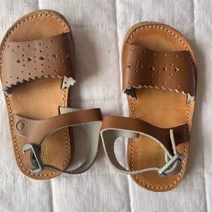 Freshly picked sandals size 6